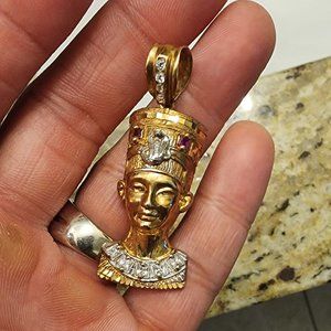 10kt gold Egyptian charm with diamonds